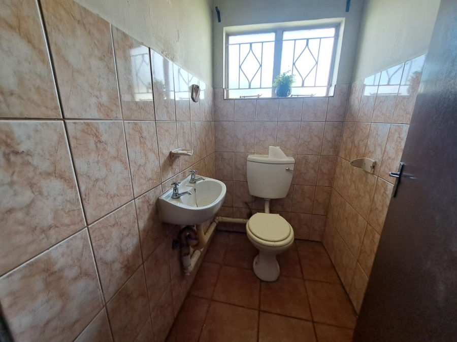 5 Bedroom Property for Sale in Oos Einde North West